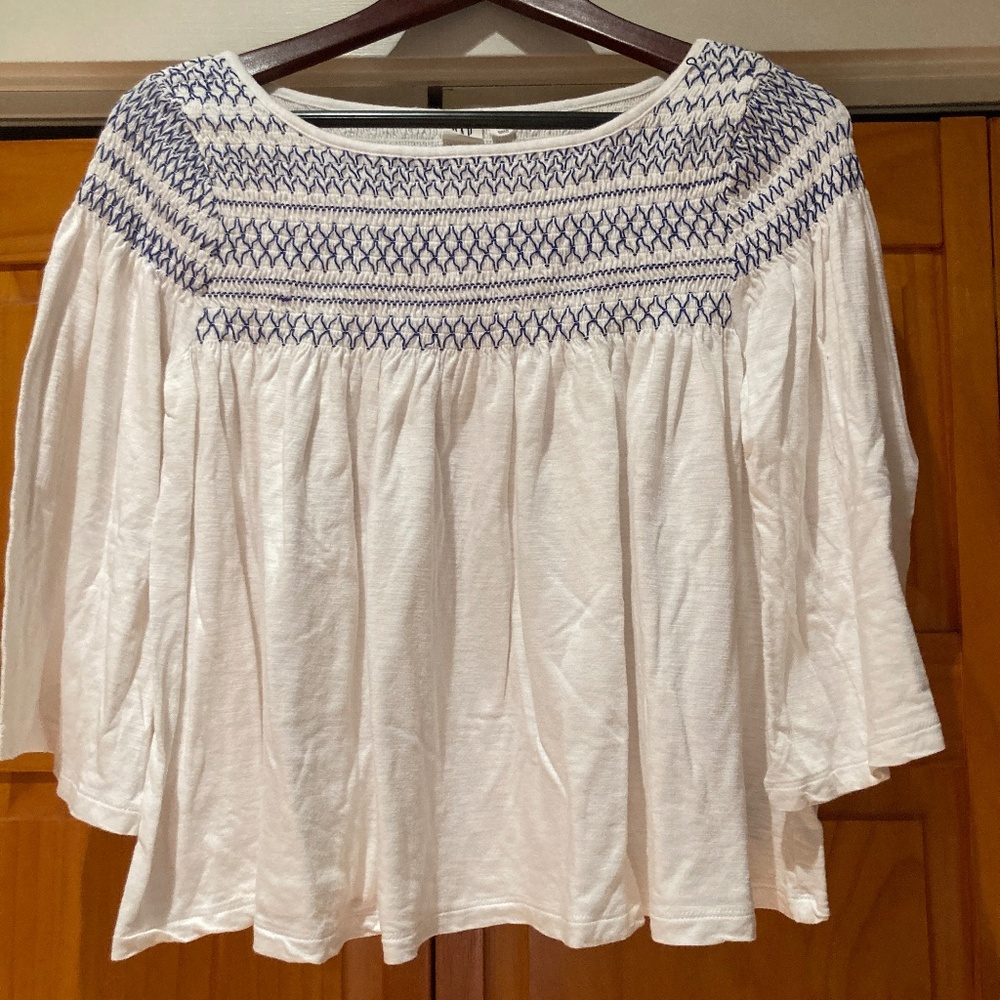 Gap Smocked White with Blue Swing Top with Bell Sleeves in Size Small 3/4 Sleeve